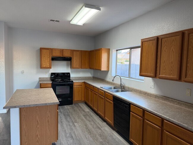 Building Photo - 33190 N Cherry Creek Rd