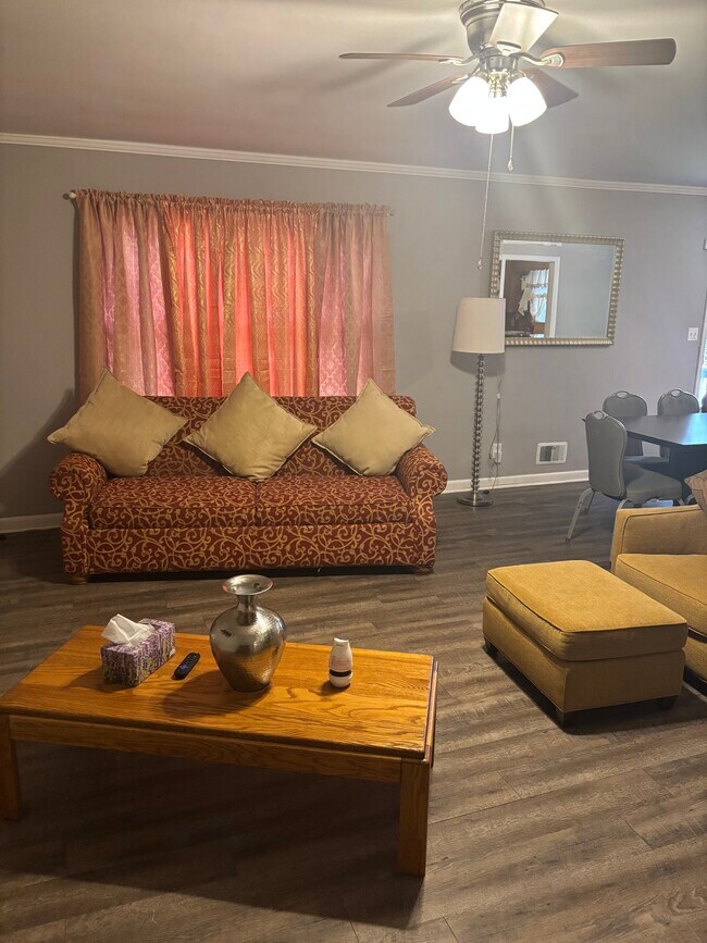 Building Photo - 814 Pierce Ave