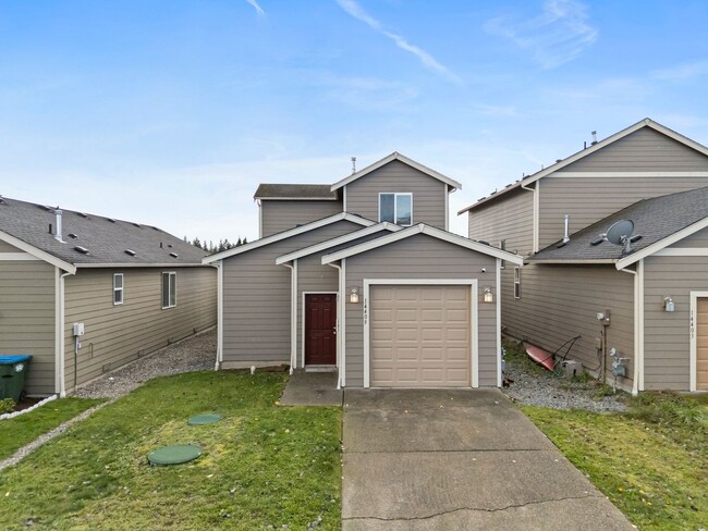 Building Photo - Cozy 3-Bed Yelm Home | Vaulted Ceilings, C...