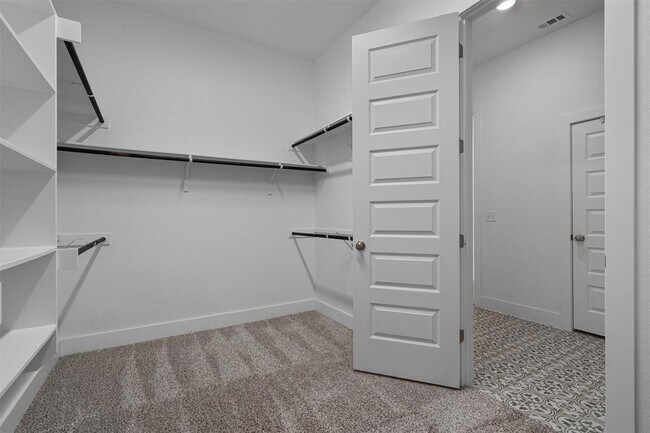 Building Photo - 724 Pinnacle View Dr