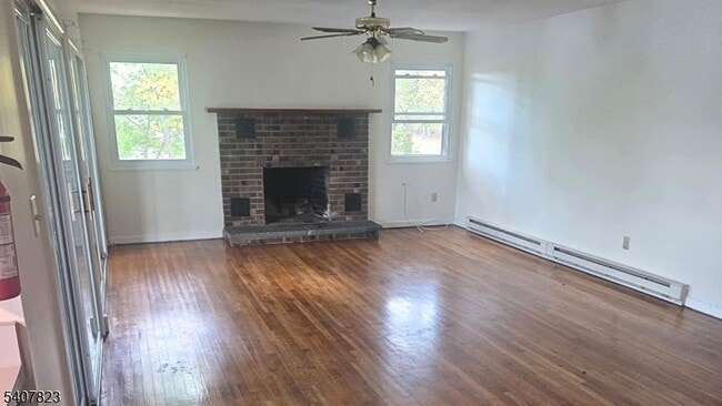 Building Photo - 304 Lake Shore S