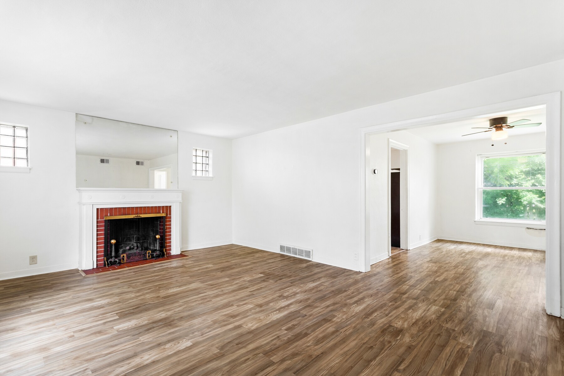 Building Photo - 1076 Wilshire Ave