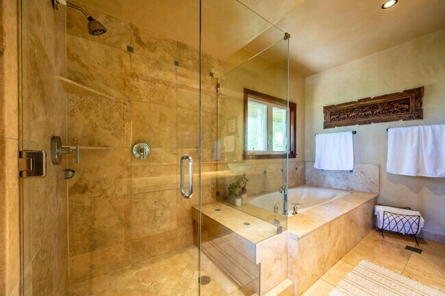 Building Photo - 250 Amakihi Way