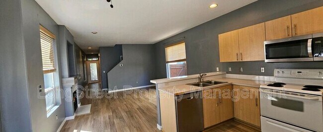 Building Photo - 4322 NE 76th Ave