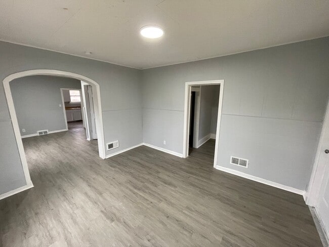 Building Photo - SECTION 8 & EDEN ACCEPTED!! Newly Renovate...