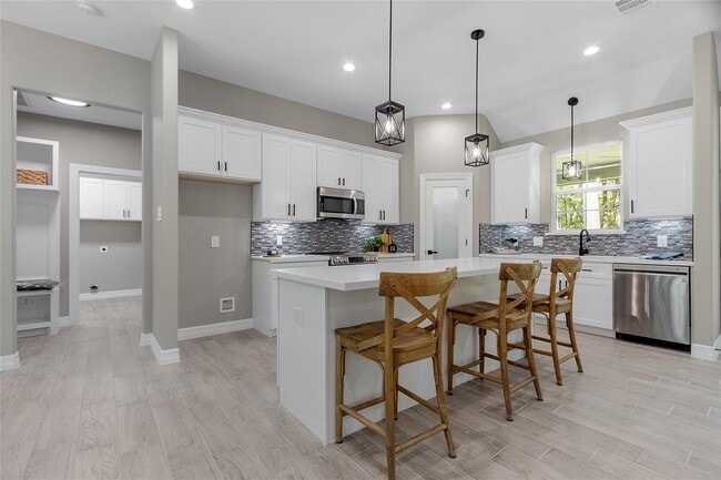 Building Photo - 11193 Wildwood Ln