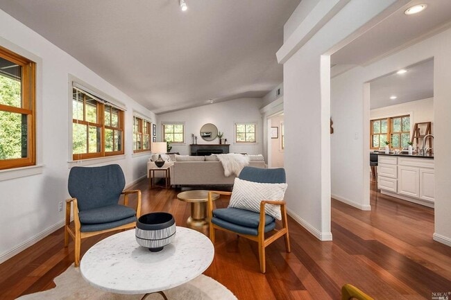 Building Photo - FIVE BEDROOM THREE AND HALF BATH HOME ON C...
