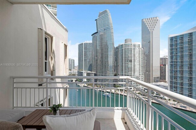 Building Photo - 888 Brickell Key Dr