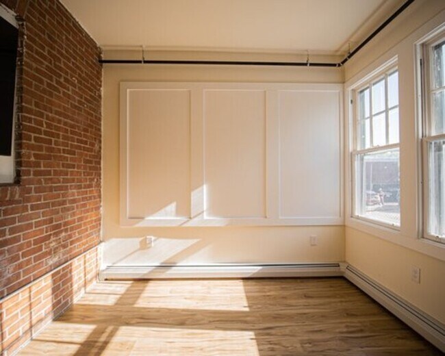 Building Photo - 28 S Williams St