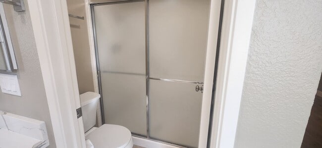 Building Photo - Updated 3 Bedroom 2 Bathroom Home in Pocke...