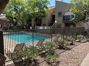 Building Photo - 747 S Ext Rd