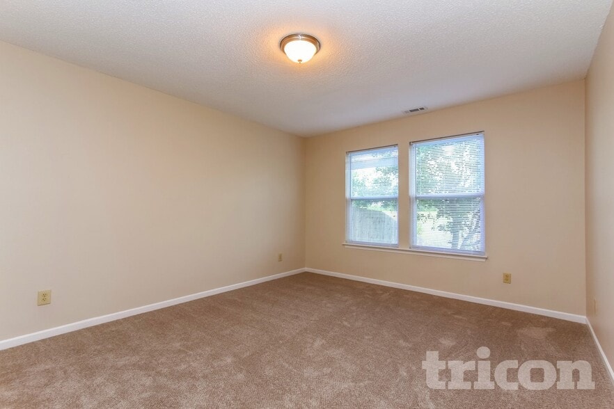 Building Photo - 171 Declaration Dr