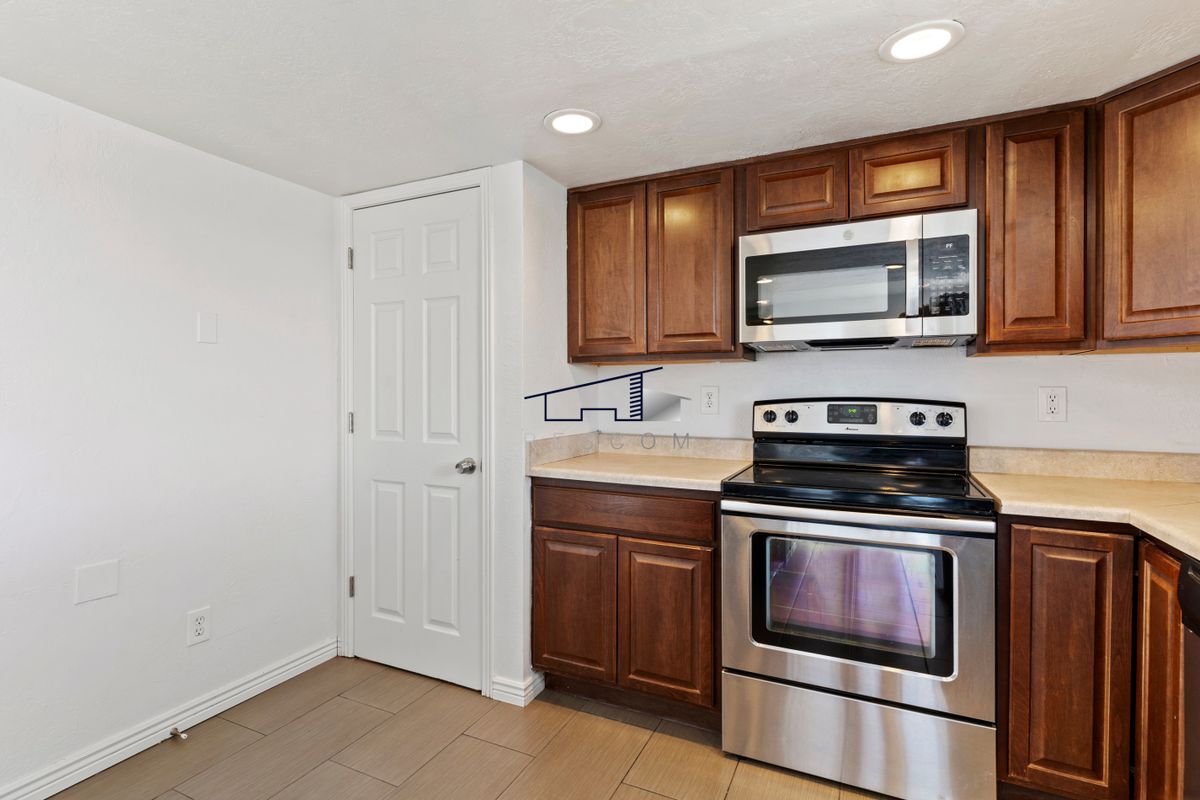 Building Photo - 1721 750 W St
