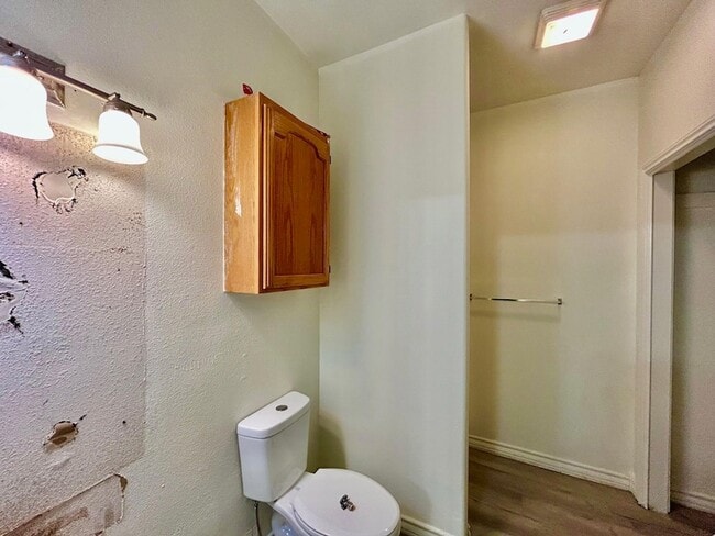 Building Photo - 1000 Ranchway Dr