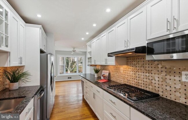 Building Photo - 7202 Heights Ct