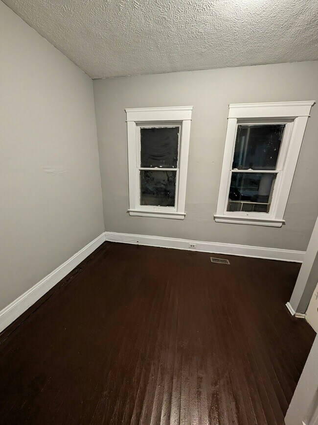 Building Photo - 1176 E 61st St