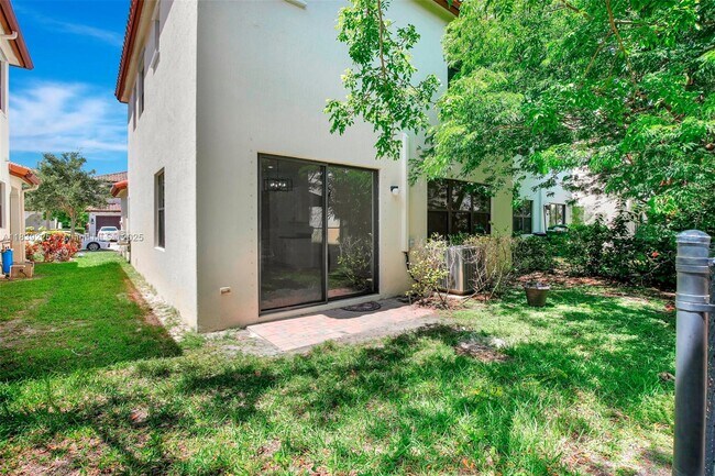 Building Photo - 9135 SW 36th Mnr