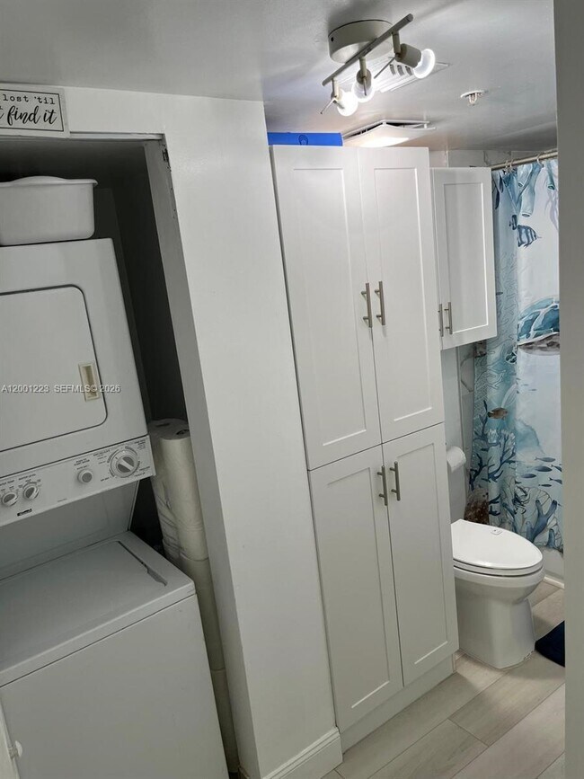 Building Photo - 280 SW 20th Rd