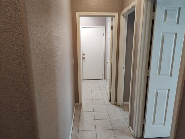 Building Photo - 44098 Granite Dr