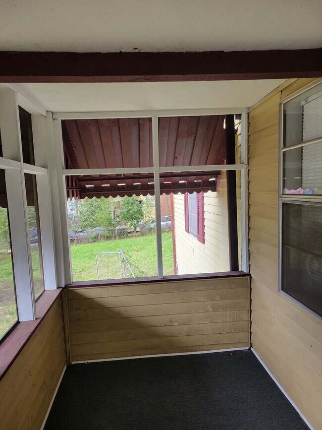 Enclosed Porch - 5001 41st Way N