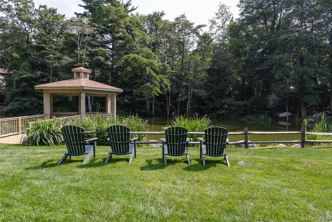 Building Photo - 7 Meadowood Dr