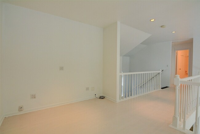 Building Photo - 10 E Indian Sage Cir