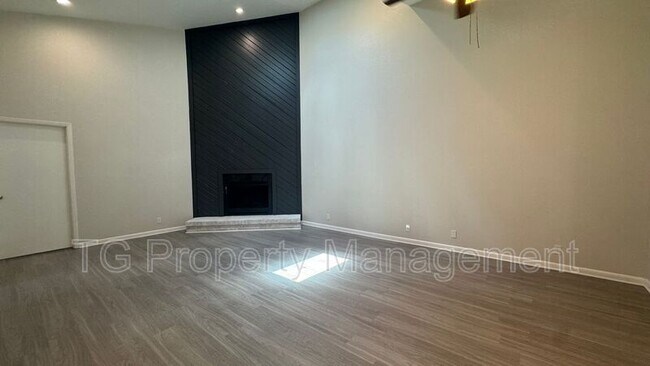 Building Photo - 217 Loring Ct