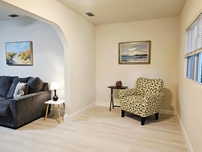 Building Photo - 719 Briggs St