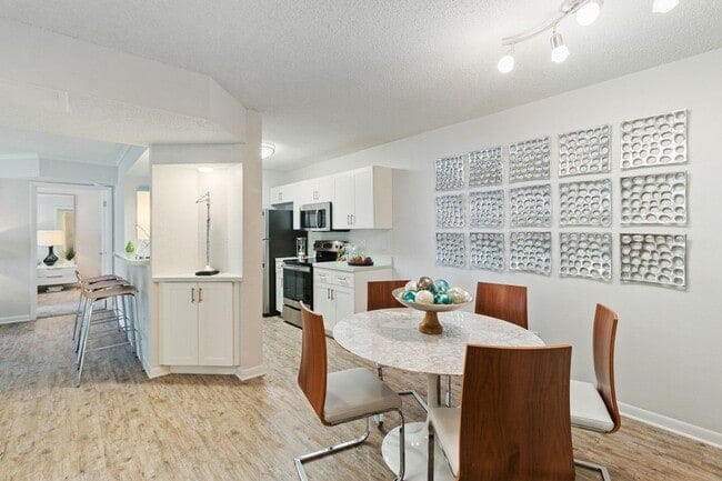 Building Photo - 2159 Polo Gardens Dr