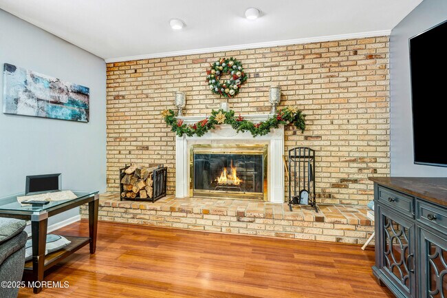 Building Photo - 7 Oak Tree Ln