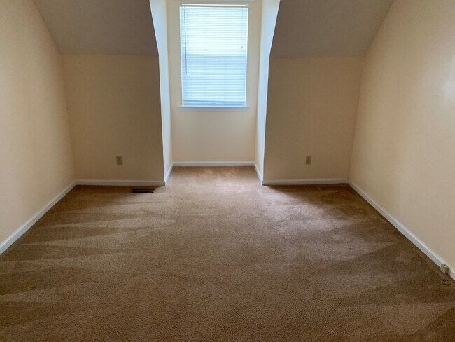 Building Photo - House for Rent