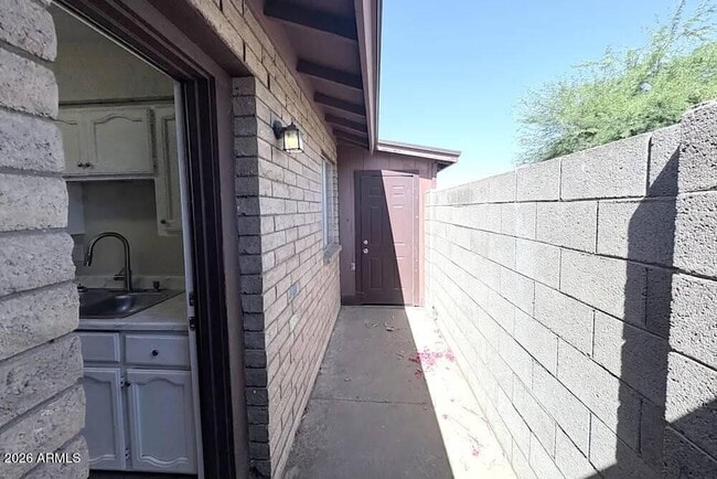 Building Photo - 535 S Udall