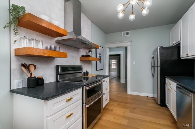 Building Photo - 4166 Russell Blvd