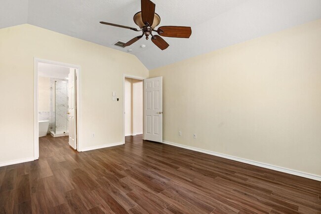 Building Photo - 27 N Queenscliff Cir