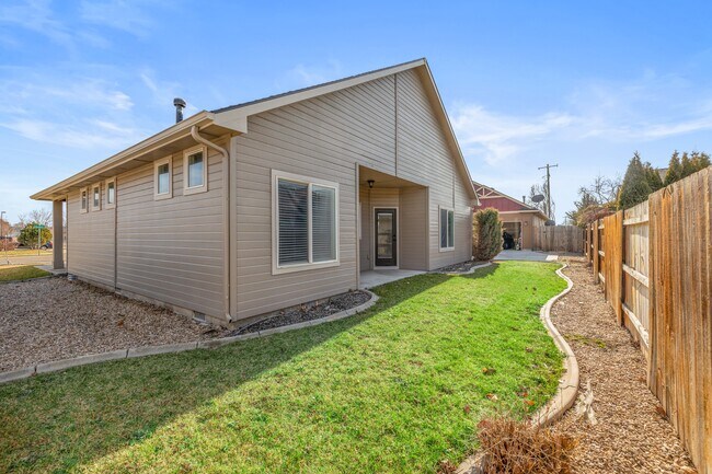 Building Photo - 911 N Scottish St