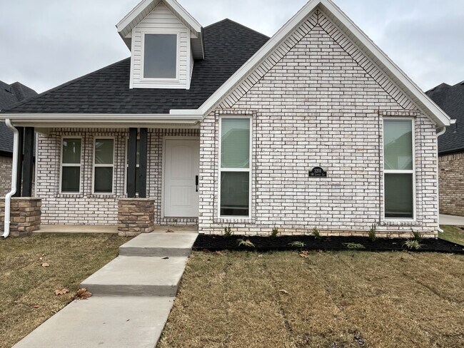 Building Photo - 3201 SW Lovely Ln