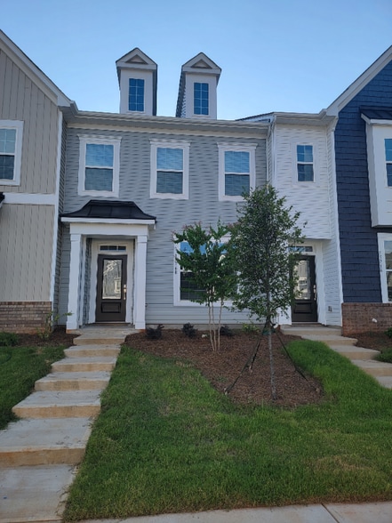 Primary Photo - 15760 Country House St