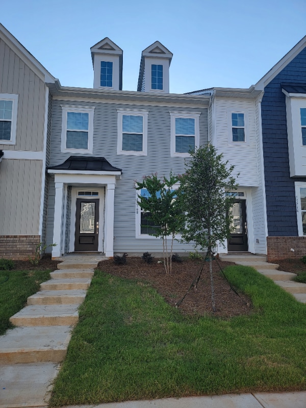 Building Photo - 15760 Country House St