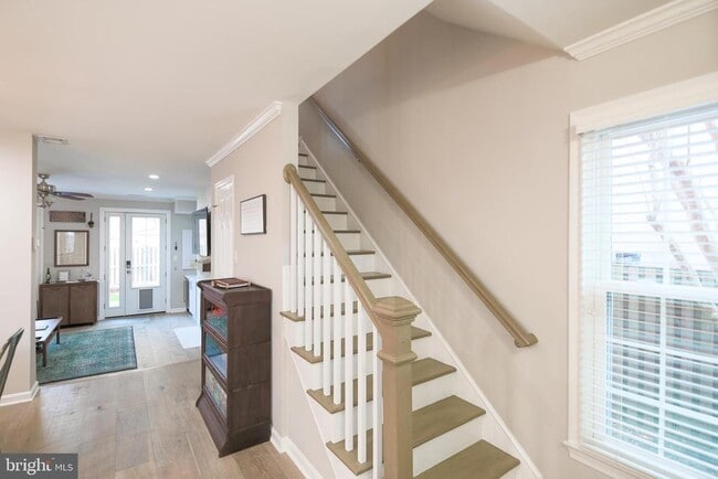 Building Photo - 332 S Alfred St