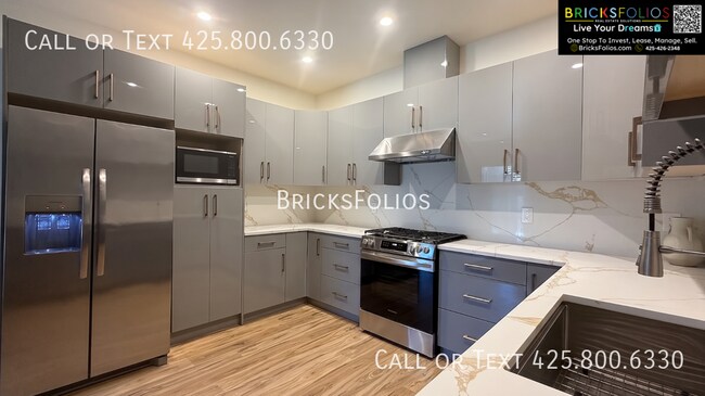 Building Photo - 8327 NE Juanita Dr