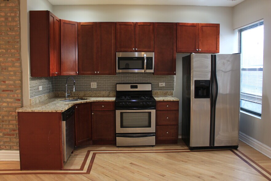 kitchen with SS appliances and granite countertops - 4541 s prairie ave