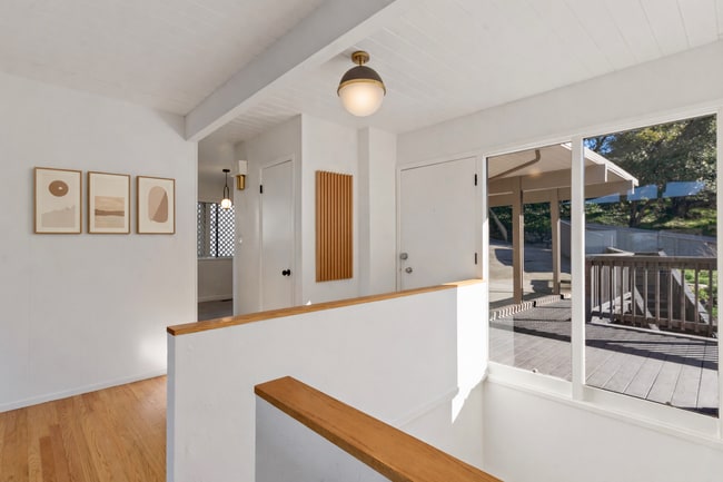 Building Photo - 16 Echo Ln