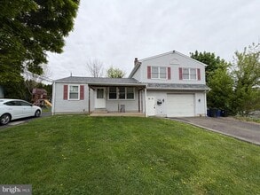 Building Photo - 122 Pine Glen Rd