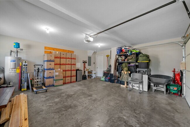 Building Photo - 2929 Feng Wy