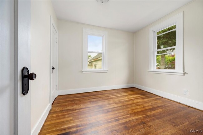 Building Photo - 1410 Fincke Ave