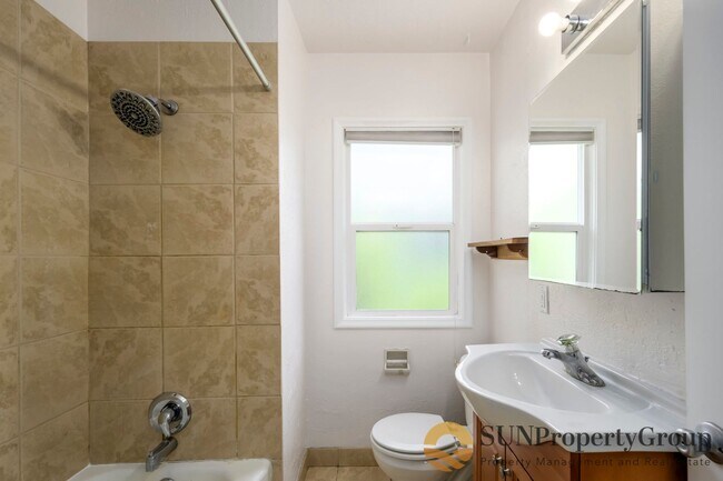 Building Photo - Newly Updated Liberty Wells Duplex!!