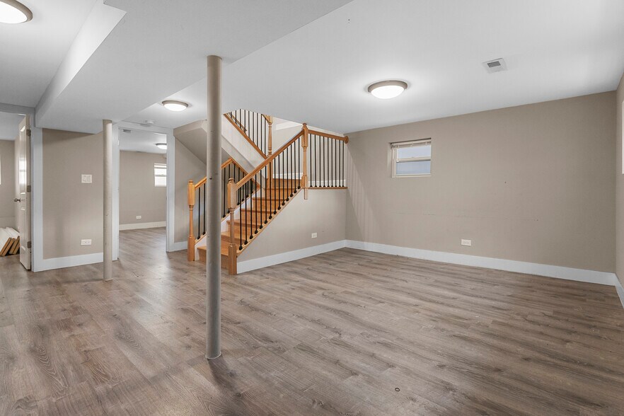 Building Photo - 5731 N Washtenaw Ave