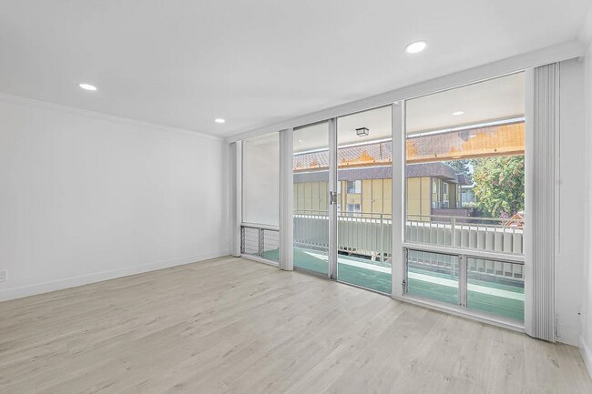 Building Photo - Welcome home to your beautiful starter hom...