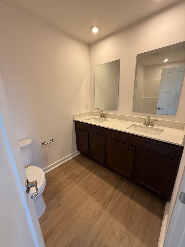 Building Photo - Home Sweet Home