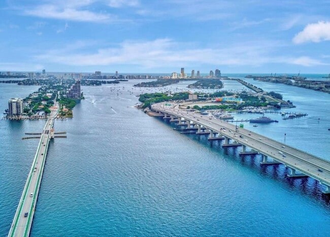 Building Photo - 555 NE 15th St